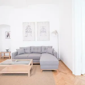 Heymi Stadtpark Apartment Vienna
